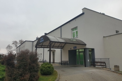 Budynek E, Oddział Wewnętrzny (po remoncie); Wejście główne