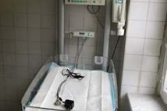 Otwarty inkubator z możliwością fototerapii