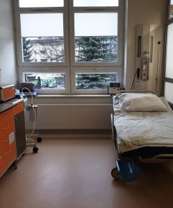 Sala powikłań poporodowych (cały czas monitorowana)